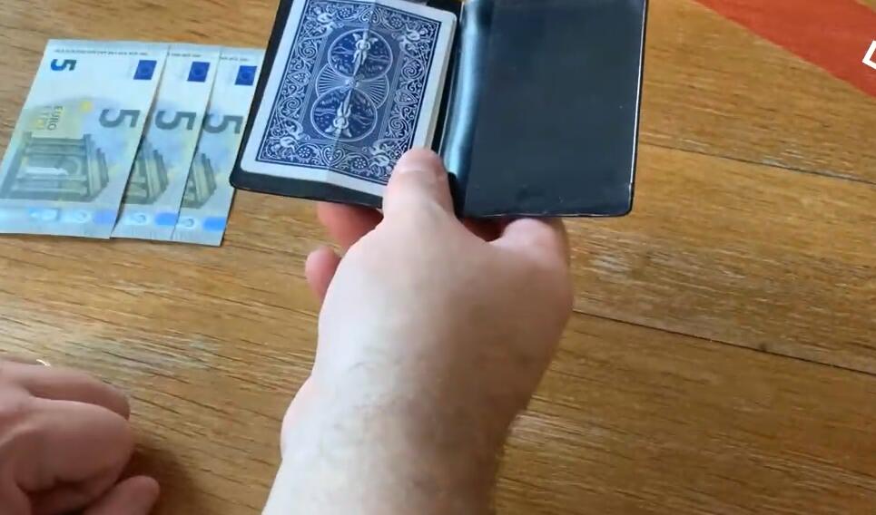 Mikael Chatelain - Only One Card