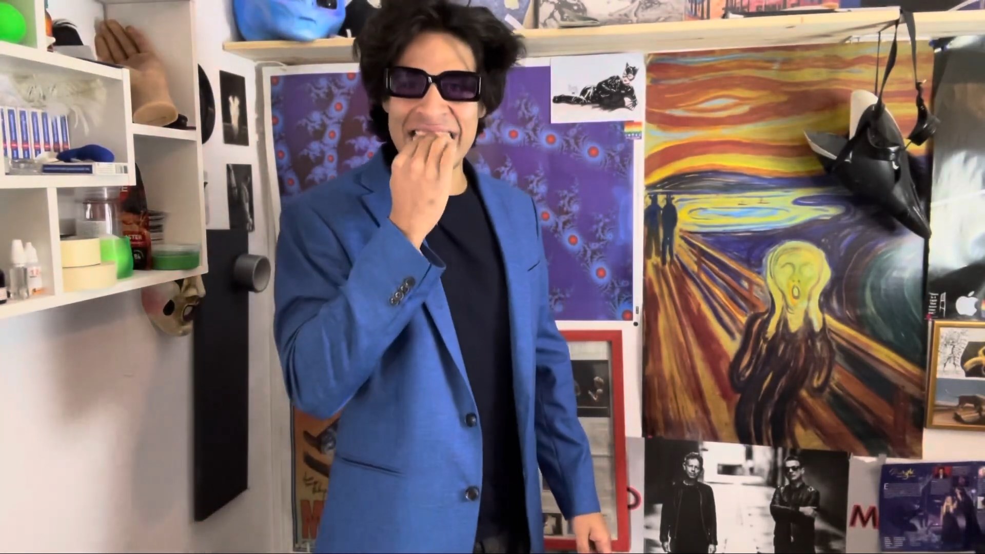 Card Eating by Winston Fuenmayor (Mp4 Video Download 1080p FullHD Quality)